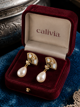 Load image into Gallery viewer, Vintage Fan Pearl Heritage Earrings